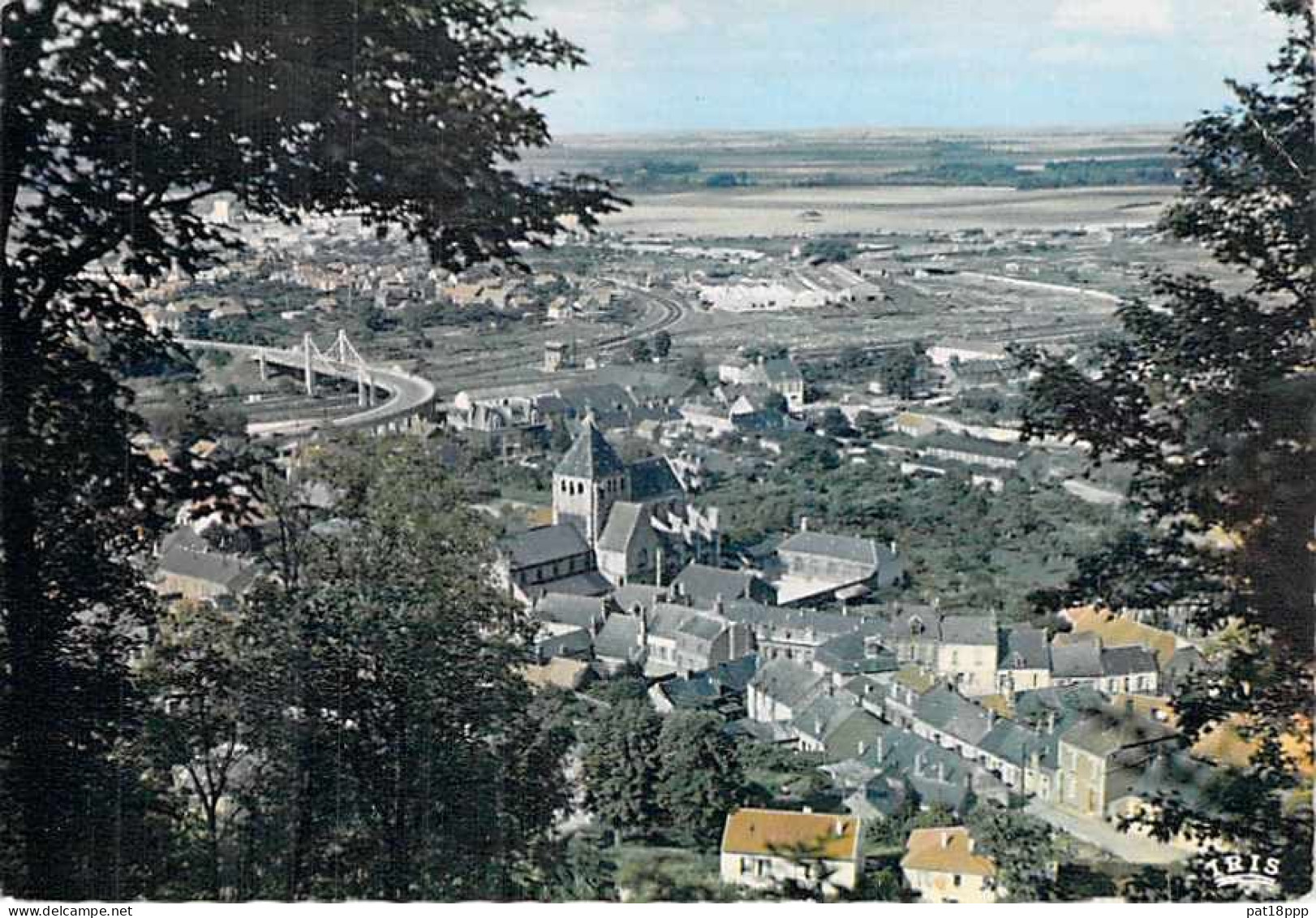 FRANCE - 50 CPSM dentelées VUES AERIENNES dont 35 dentelées GRAND FORMAT (30 Noir/Blanc 20 Colorisées) 0.15 €/carte -