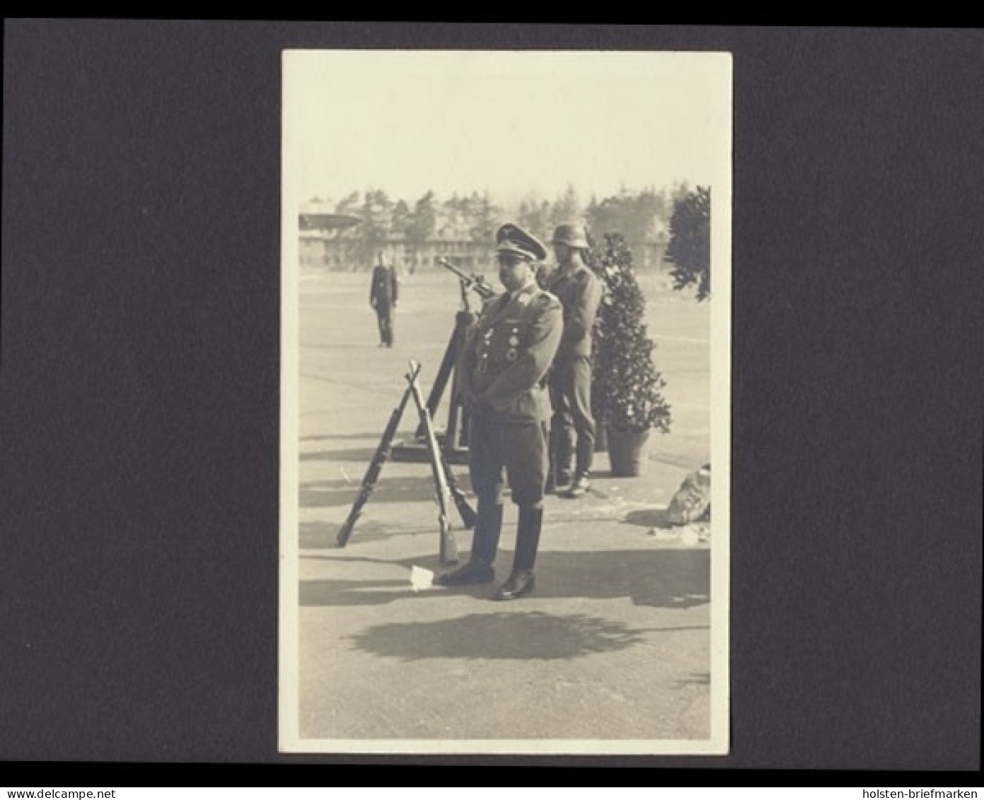 Wehrmachtsoffizier U. Soldat Bei Der Rast, Fotoansichtskarte - Guerre 1939-45