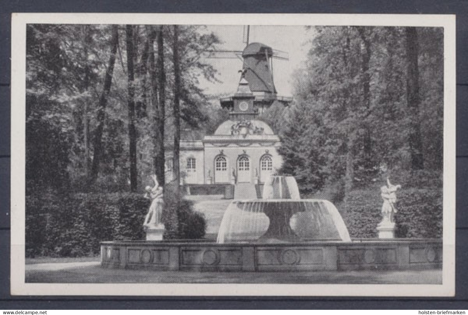 Potsdam, Sanssouci, Glockenfontäne Mit Historische Mühle - Moulins à Vent