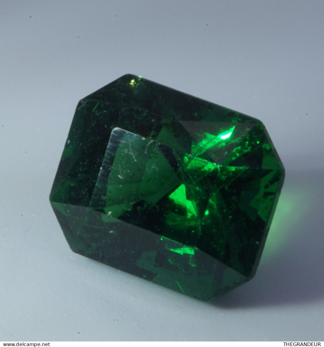 Tsavorite Garnet 3.08 Carat Octagon Shape Loose Green Gemstone - Zonder Classificatie