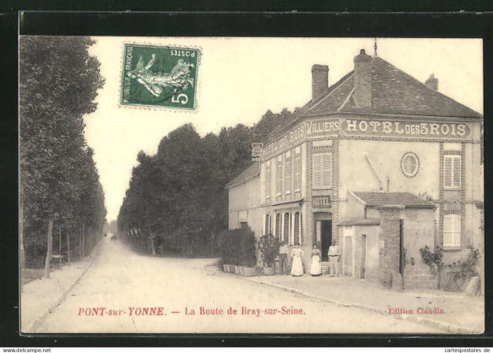 CPA Pont-sur-Yonne, La Route De Bray-sur-Seine  - Pont Sur Yonne
