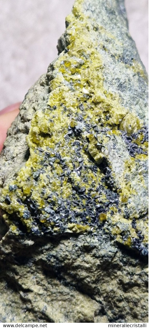 Epidoto e diopside cristalli su matrice 721gr  valle Antrona Piemonte Italia