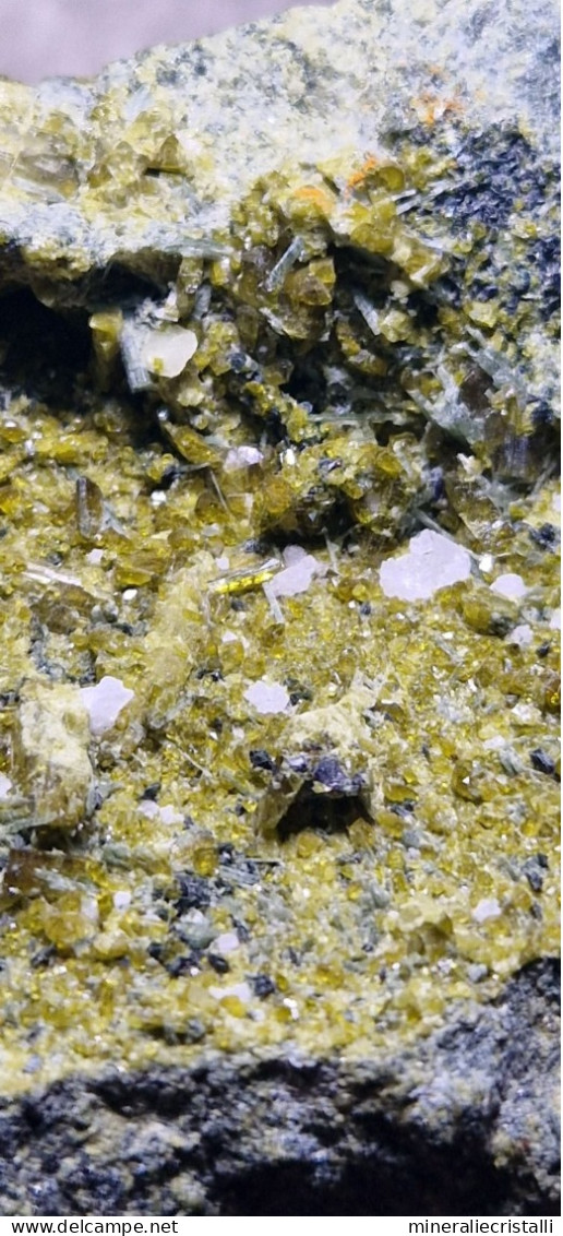 Epidoto e diopside cristalli su matrice 721gr  valle Antrona Piemonte Italia