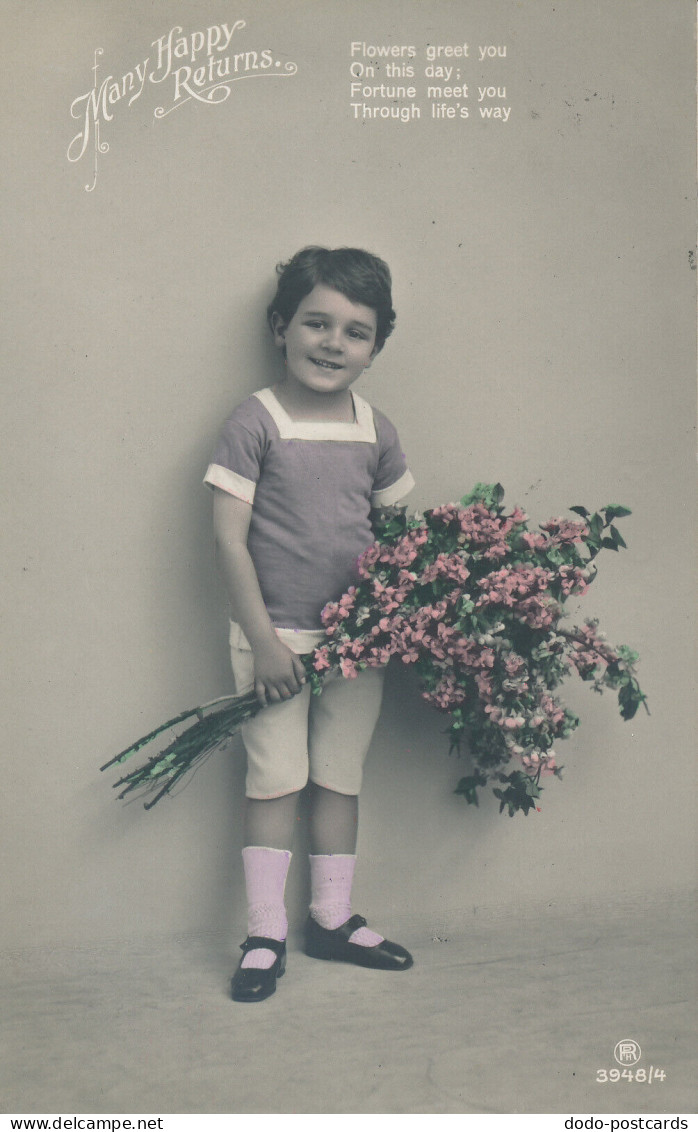 PC43441 Greeting Postcard. Many Happy Returns. A Boy With Flowers. Carlton. 1914 - Monde