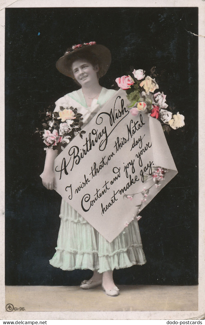 PC43446 Greetings. A Birthday Wish. Woman And Flowers. Aristophot. RP. 1910 - Monde