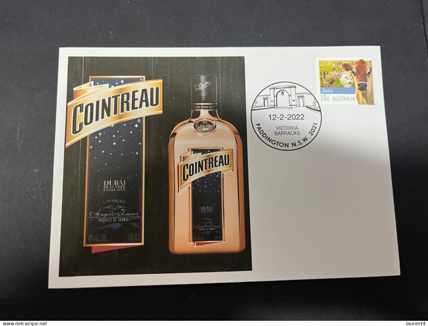 28-3-2024 (4 Y 18) Cointreau (alcohool / Liquor) Dubai Airport Special Botle - Non Classés