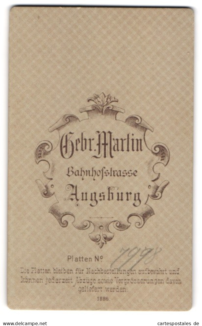 Fotografie Gebr. Martin, Augsburg, Bahnhofstr., Anschrift Des Ateliers Als Wappen  - Personnes Anonymes