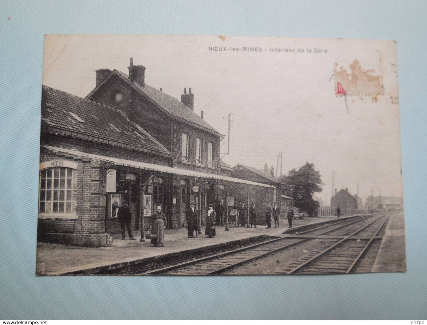 NOEUX LES MINES Intérieur De La Gare, Quai Du Train, Voie, Animée...........CP15 - Noeux Les Mines