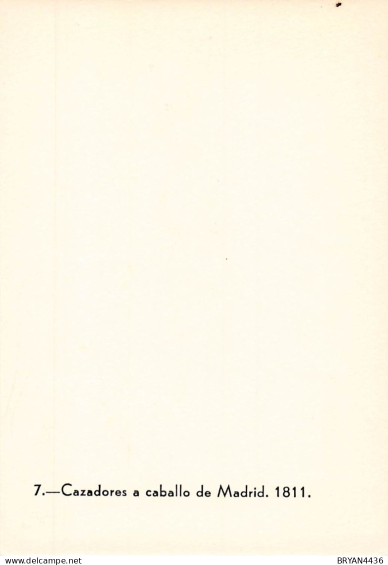 UNIFORME - ESPAGNE - REGIMENT CHASSEURS à CHEVAL - MADRID - 1811 - ILLUSTRATEUR; BUENO - CARTE ( 9 X 12,8 Cm) - Uniformes