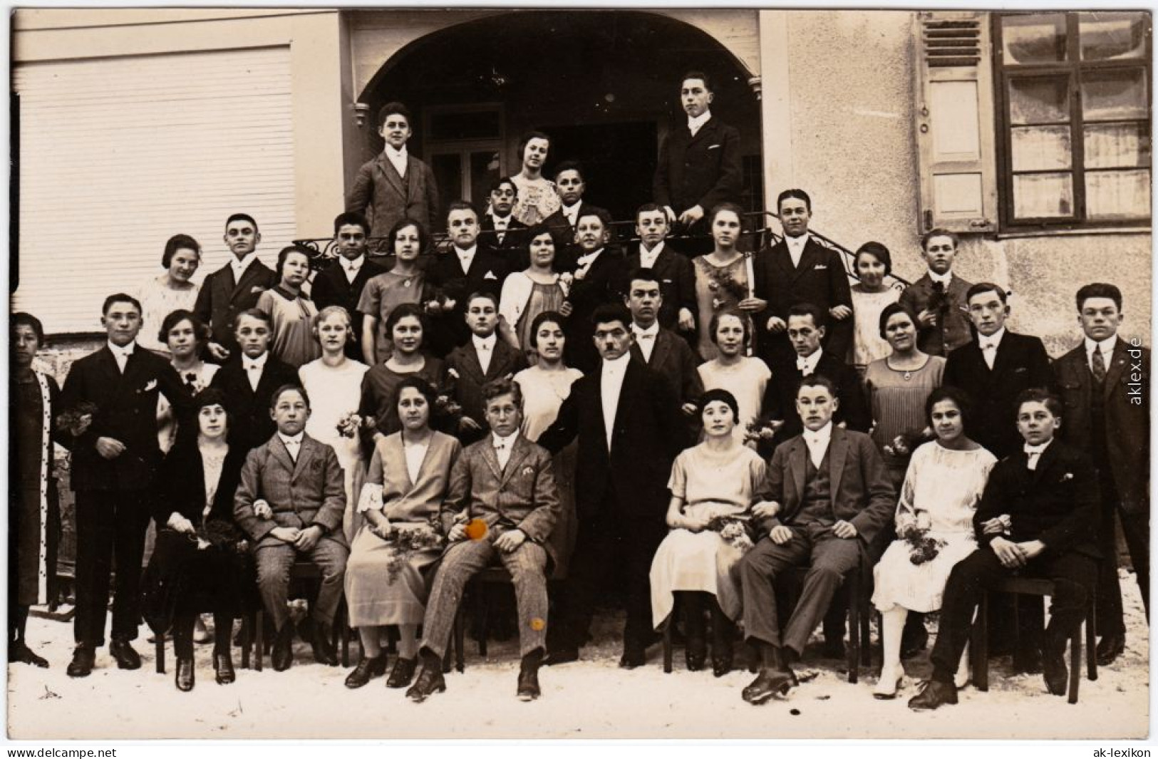 Ansichtskarte  Gruppenfoto Hochzeit Vor Gebäude 193 Privatfoto - Noces