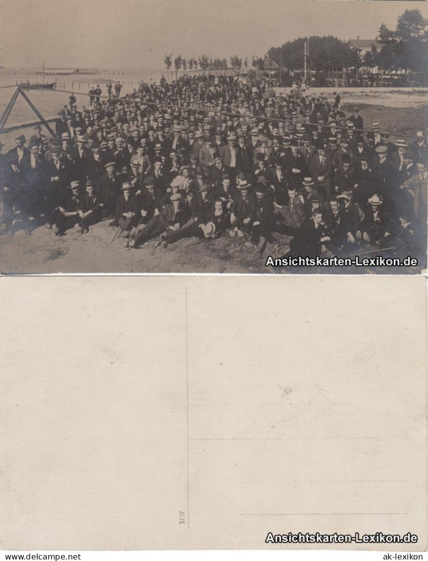 Ansichtskarte  Männergruppe Am Strand 1914  - A Identifier