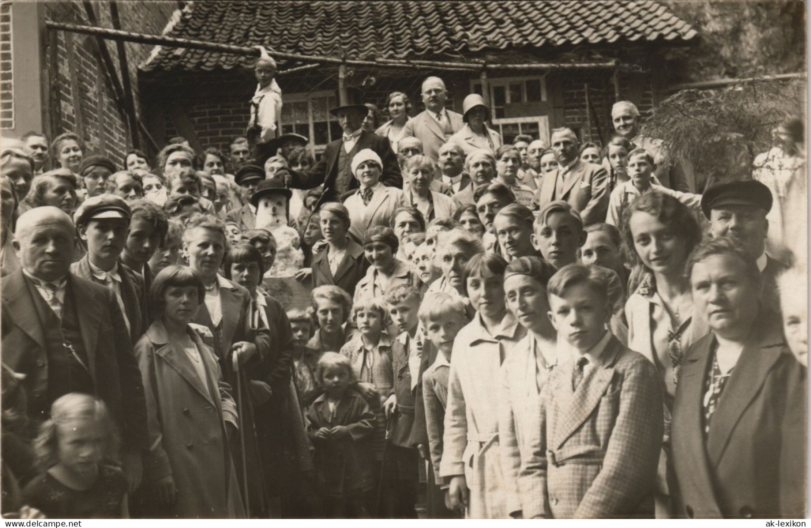 Ansichtskarte Bad Grund (Harz) Echtfoto-AK Personen Gruppe Vor Haus 1930 - Bad Grund