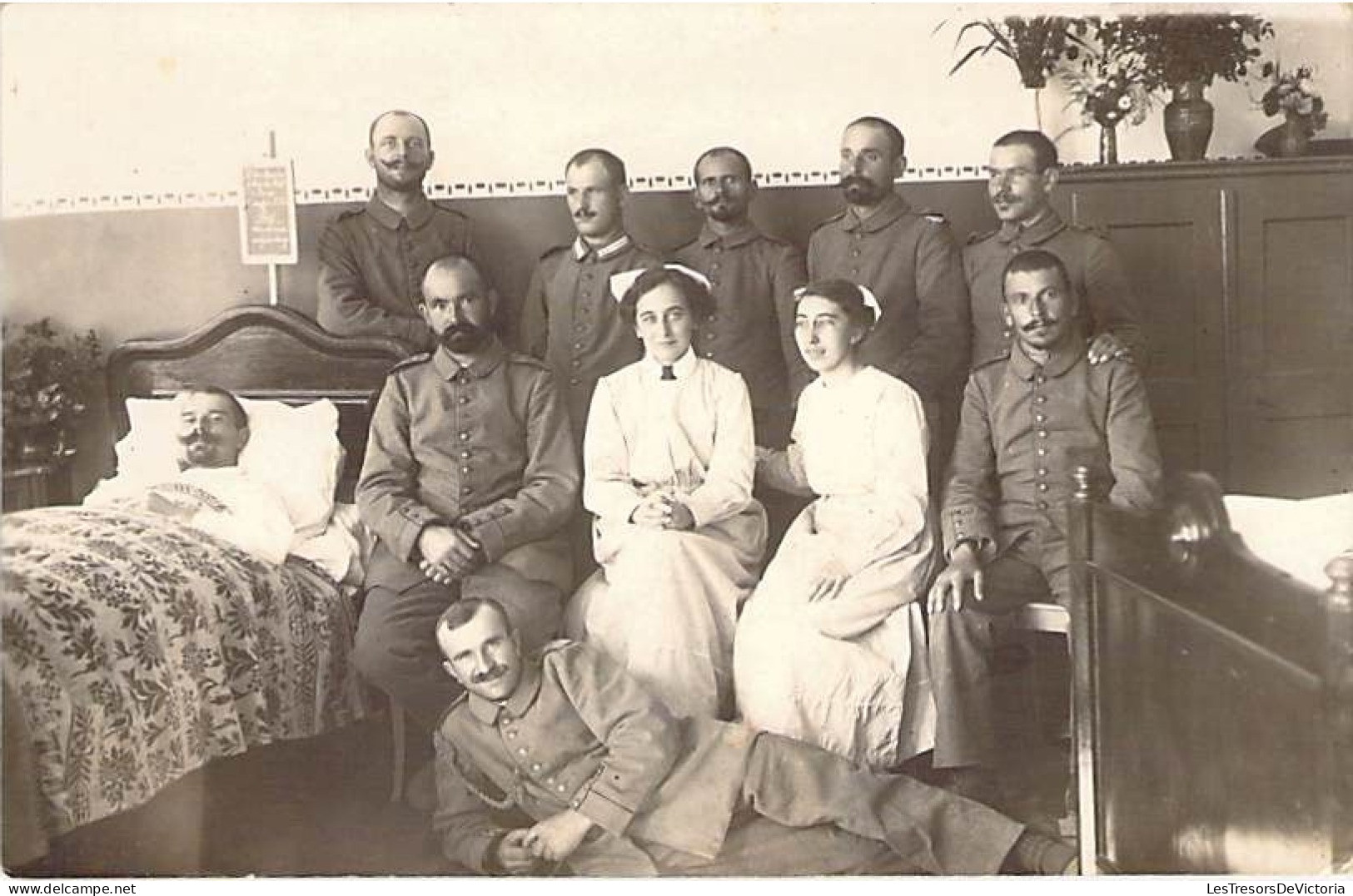 Militaria - Carte Photo - Militaires Et Infirmière Autour D'un Malade - Hôpital Militaire ? - Carte Postale Ancienne - Personnages