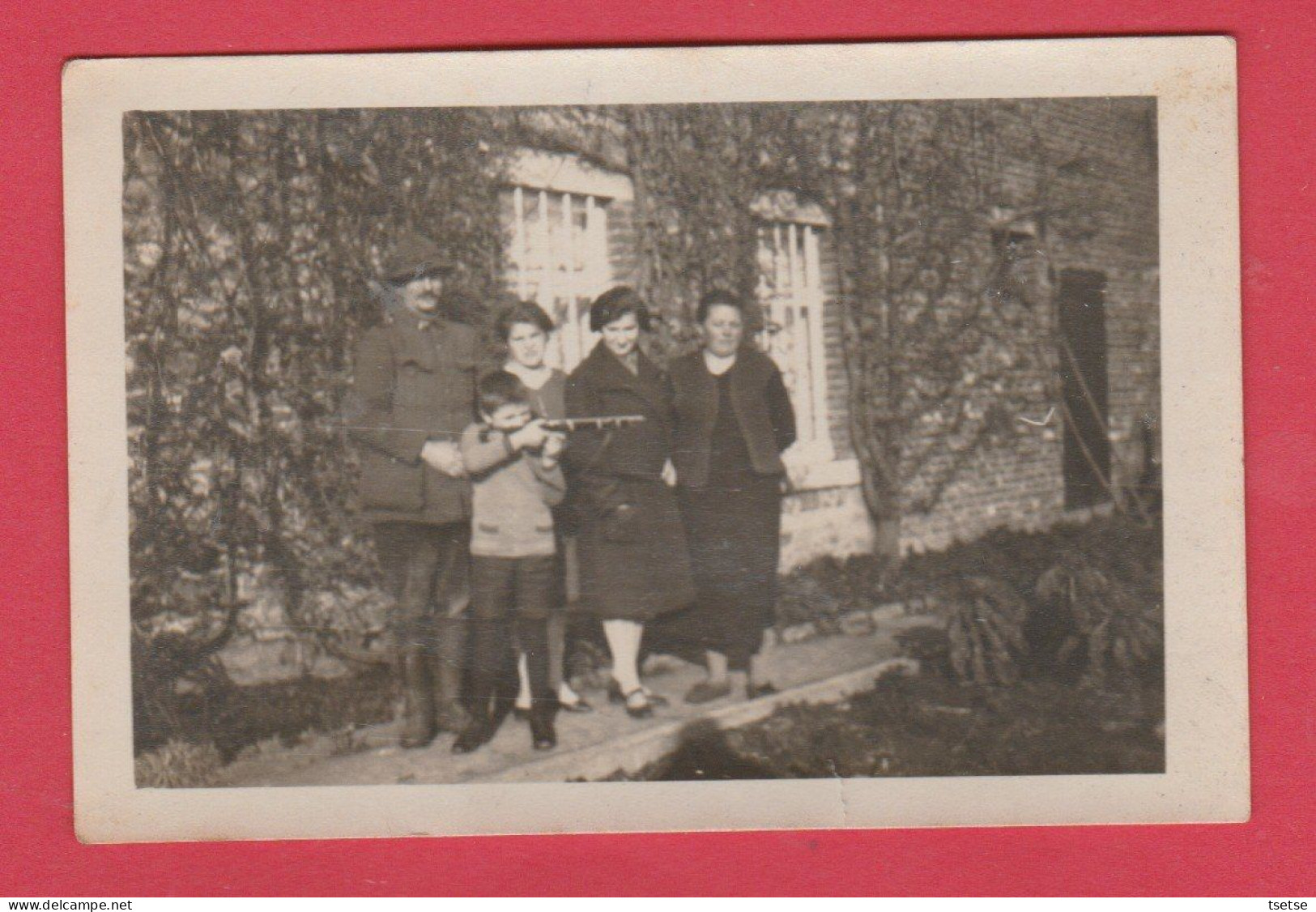 Strée ( Beaumont )- Photo Famille + Garde Forestier  ... Décembre 1927 ( Voir Verso ) - Beaumont