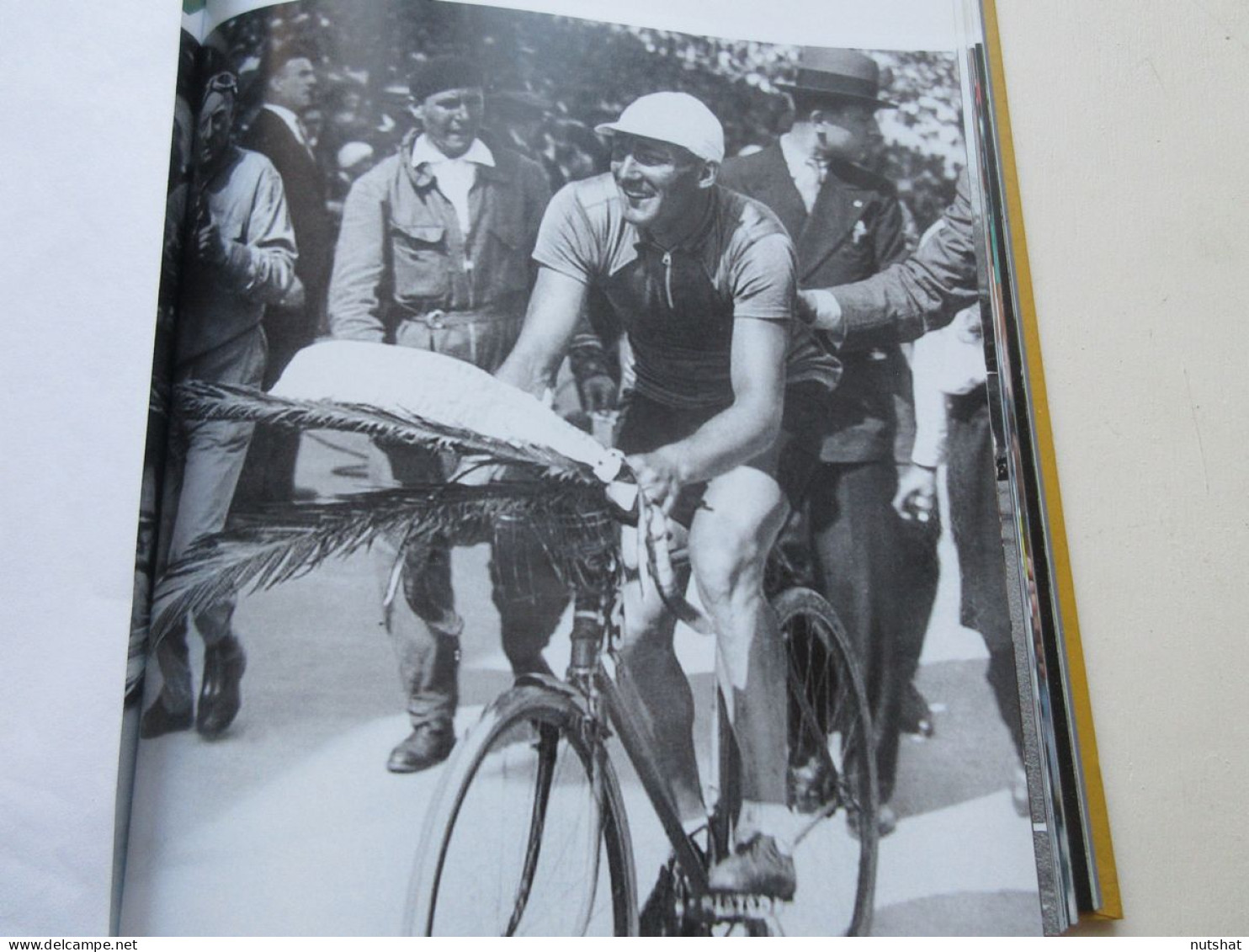 CYCLISME COUPURE LIVRE EC092 André LEDUCQ AVEC BOUQUET Du VAINQUEUR   - Sport