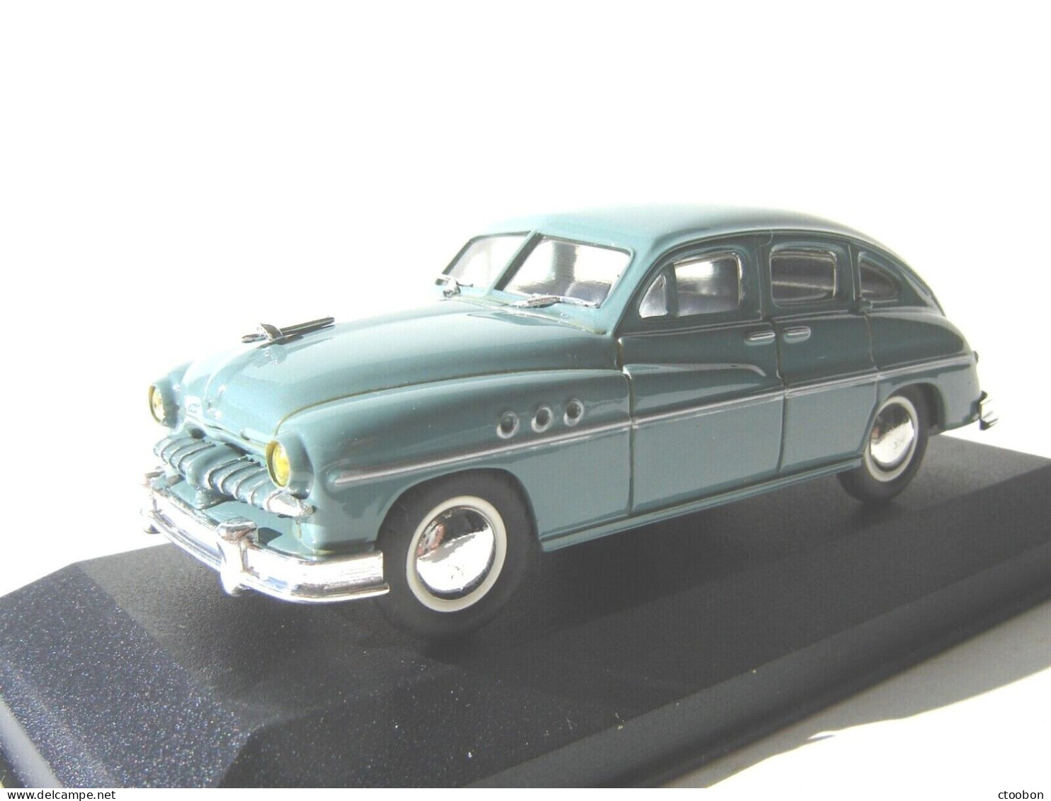 Ford Vedette En Résine , Leader 1/43 , Vitrine & Carton - Sonstige & Ohne Zuordnung