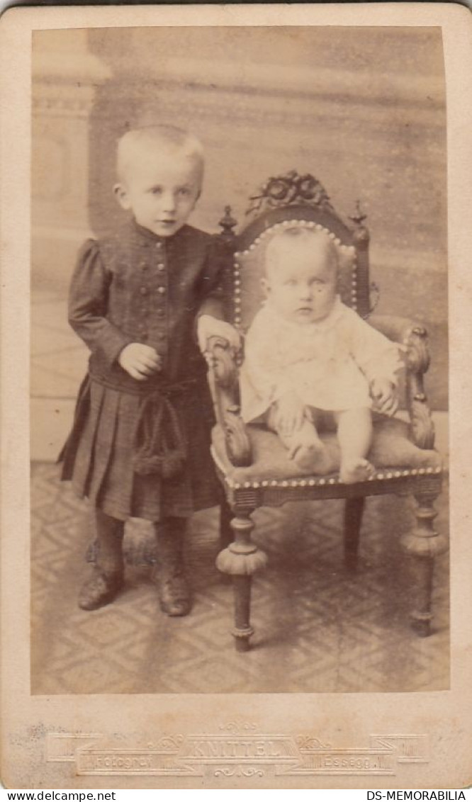 Baby Posing At Antique Chair Atelier Georg Knittel Esseg Osijek Croatia - Anciennes (Av. 1900)