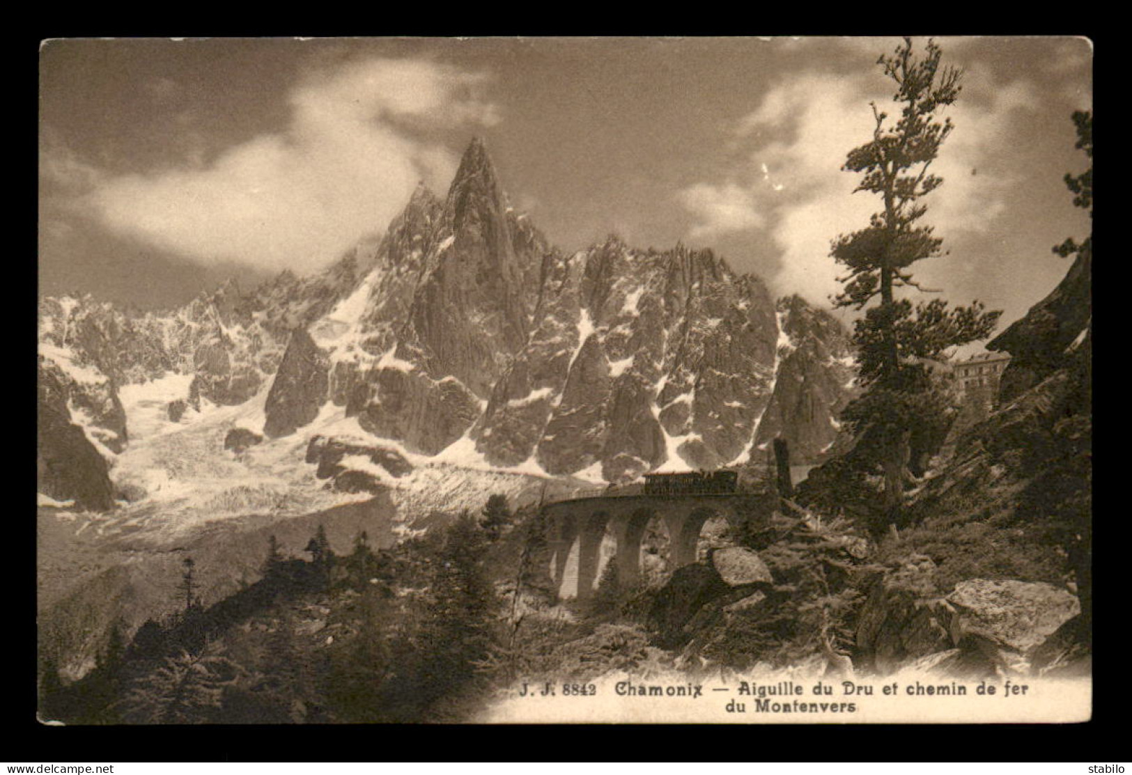 74 - CHAMONIX - AIGUILLE DU DRU ET CHEMIN DE FER DU MONTENVERS - Chamonix-Mont-Blanc