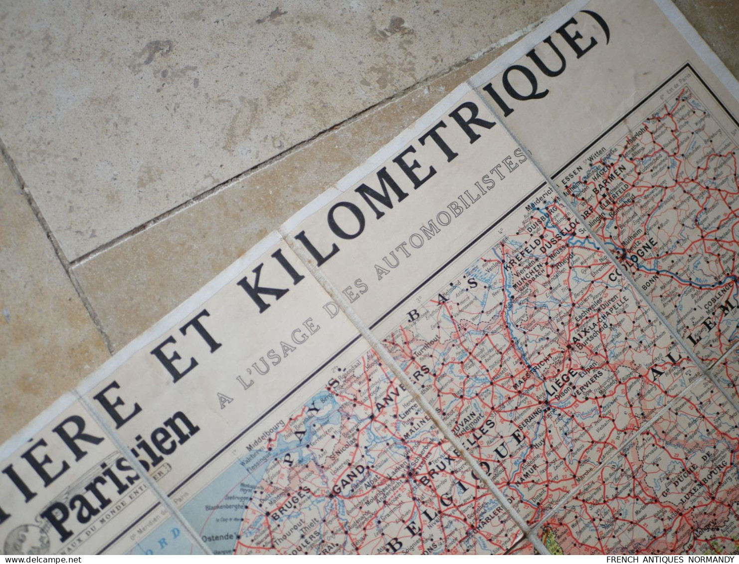 Carte entoilée de la France routière et kilométrique LE PETIT PARISIEN 1:1200000  Des années 20 Bel état d'usage