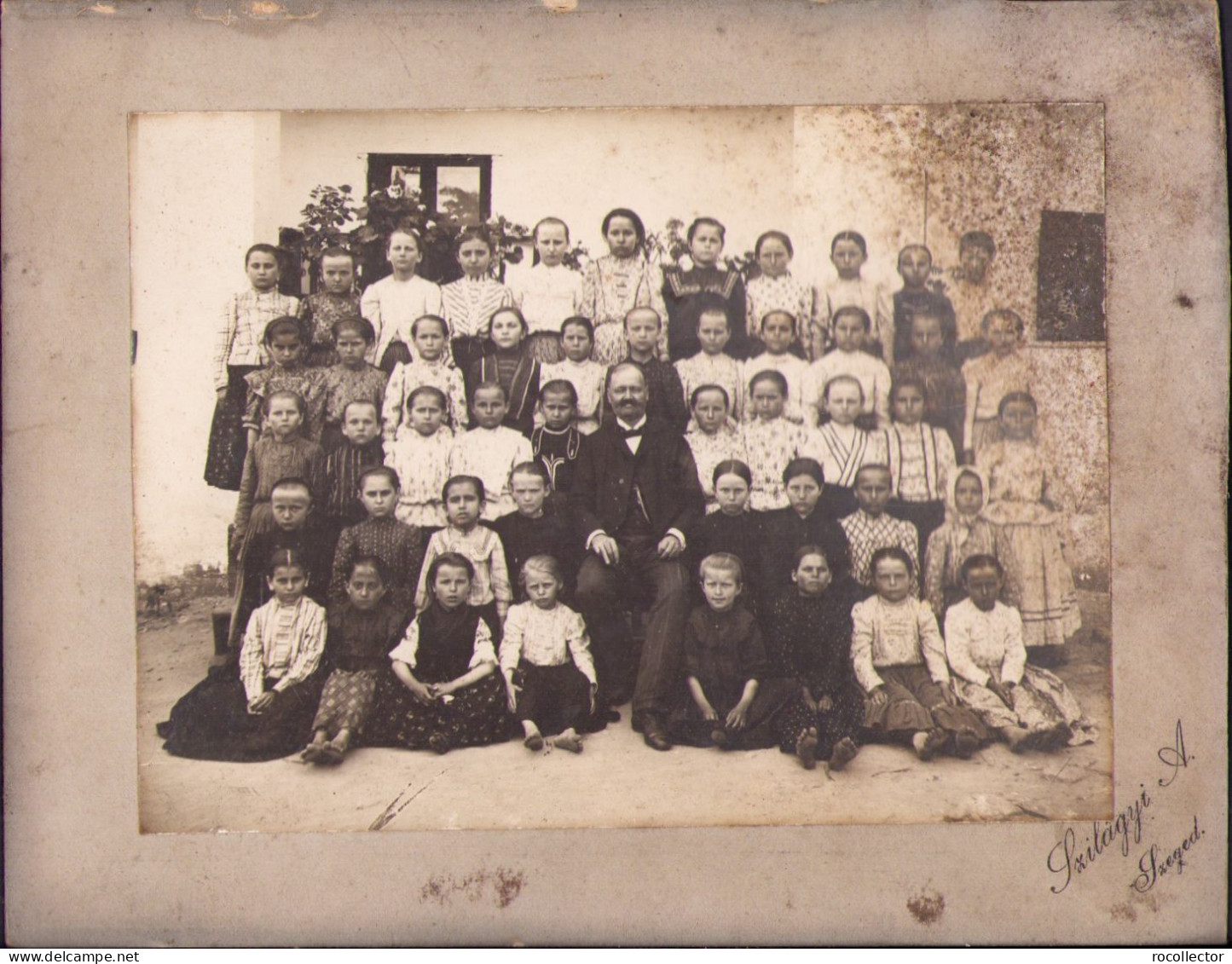 Photo Teacher With Children At School Studio Szilágyi A, Szeged P2/782 - Identifizierten Personen