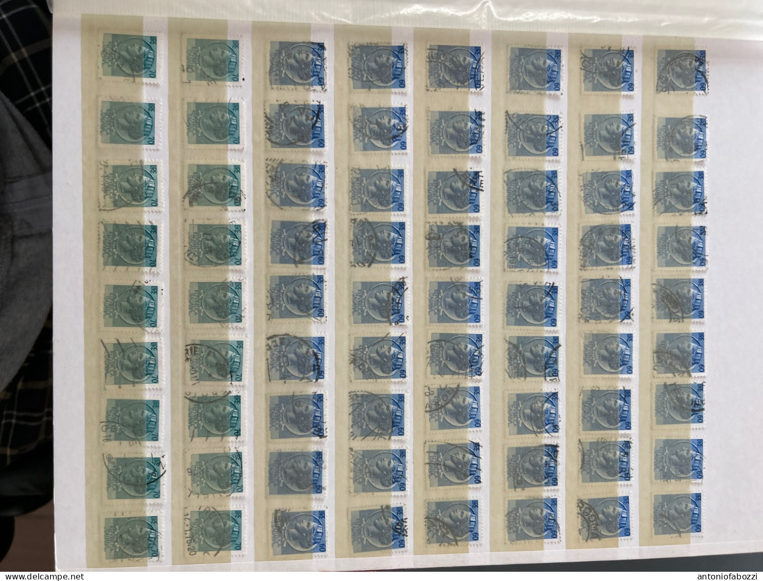 Interessante accumulo di centinaia di francobolli usati Serie Antica moneta siracusana in ottimo stato (vedi foto)