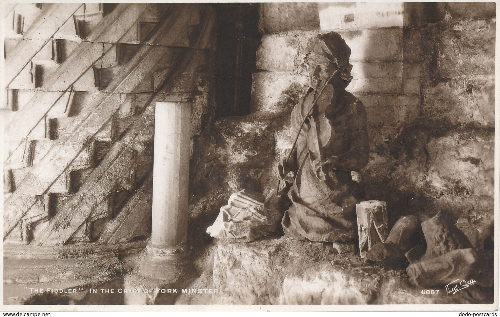 PC45884 The Fiddler In The Crypt Of York Minster. Walter Scott. No 6867. RP - Welt