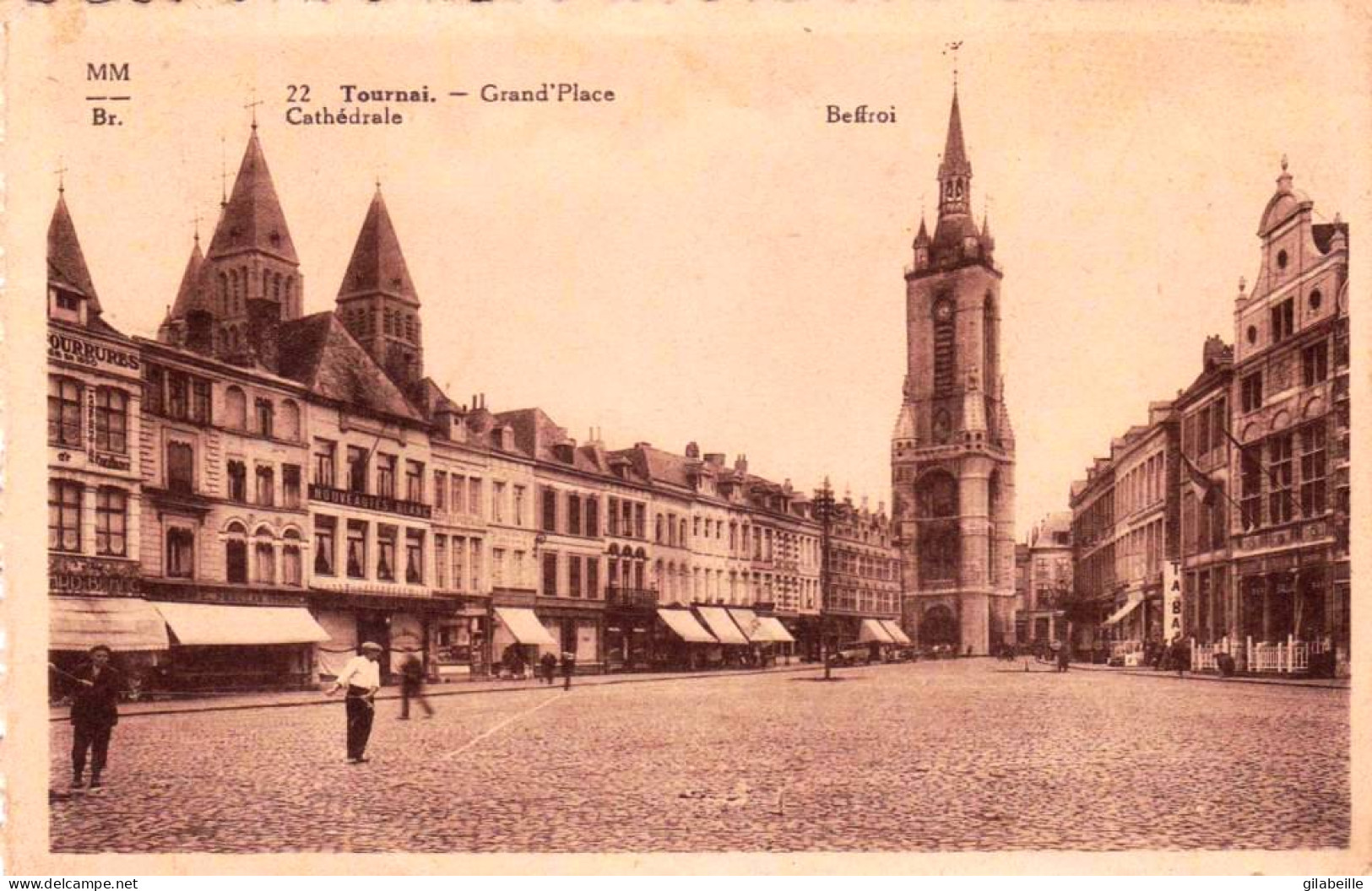 TOURNAI - Grand Place - Cathedrale Et Beffroi - Tournai