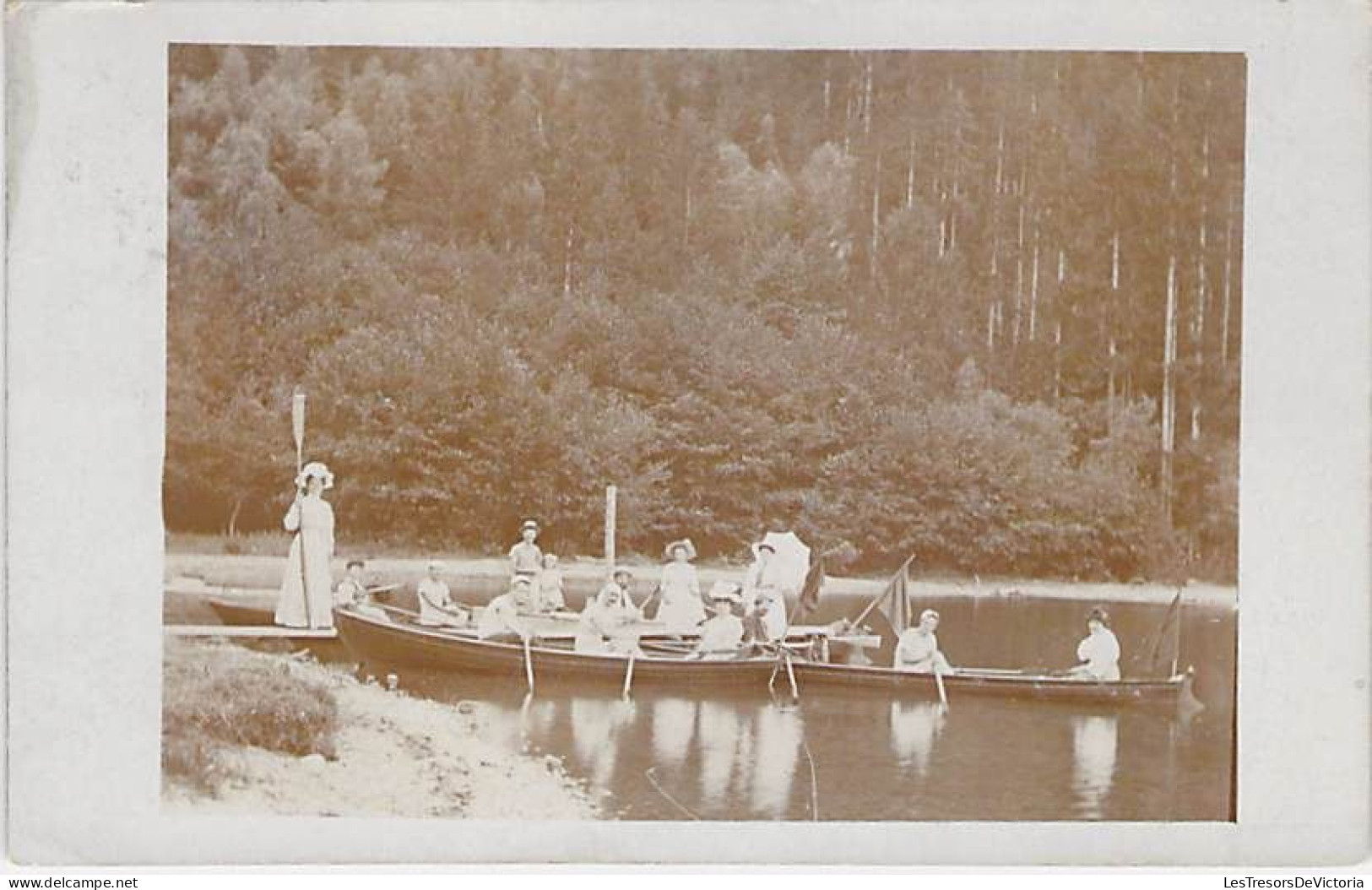 Carte Photo - Allemagne - Groupe De Personnes Sur Une Barque Sur Un Lac - Carte Postale Ancienne - Photographie