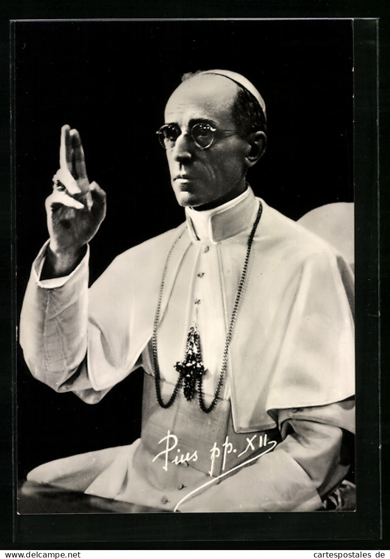 AK Rom, Portrait Papst Pius XII. Beim Segen Spenden  - Papes