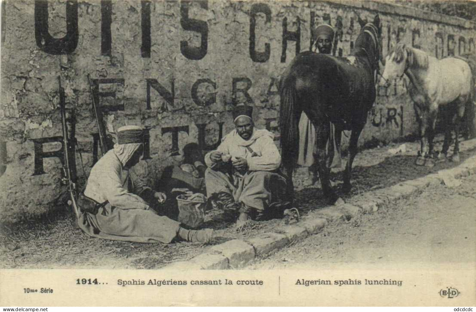 DESTOCKAGE Avant fermeture boutique T BON LOT 100 CPA  MILITARIA  (toutes scannées )