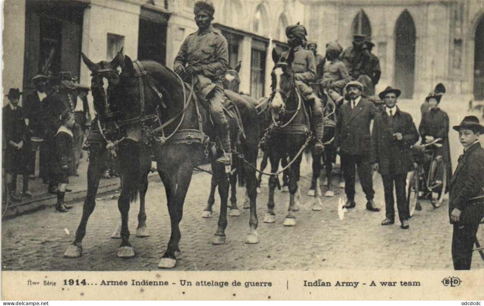 DESTOCKAGE Avant fermeture boutique T BON LOT 100 CPA  MILITARIA  (toutes scannées )