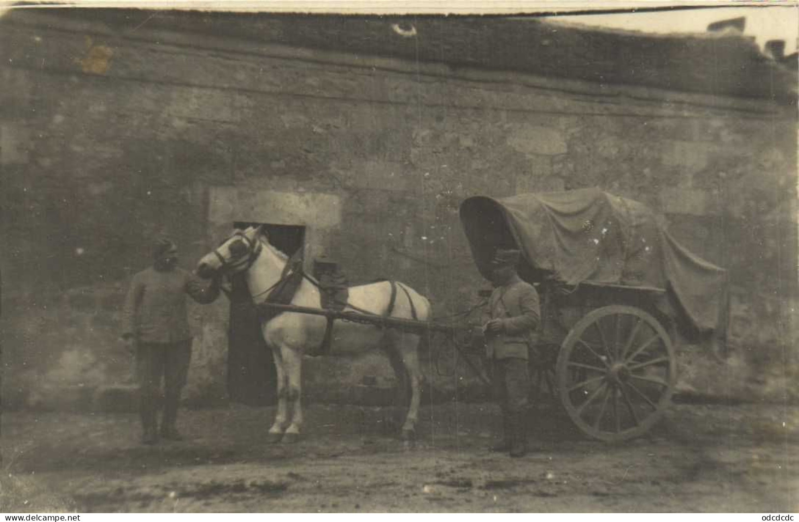 DESTOCKAGE Avant fermeture boutique T BON LOT 100 CPA  MILITARIA  (toutes scannées )