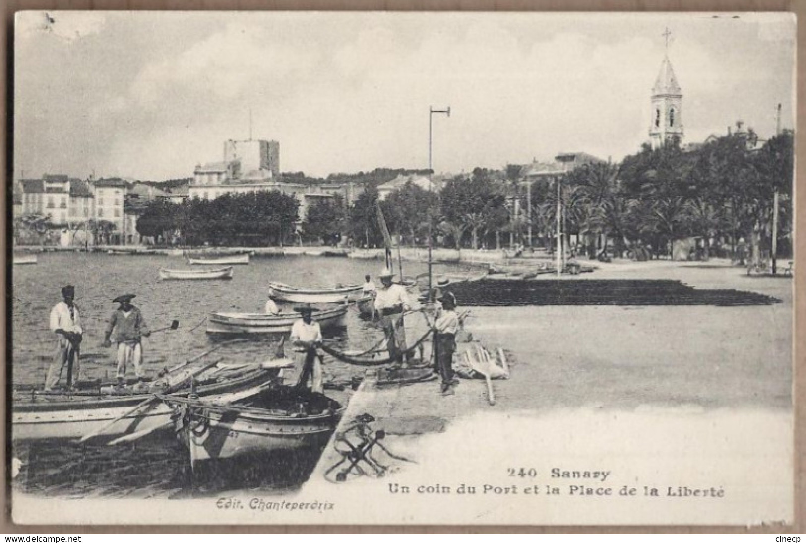 CPA 83 - SANARY - Un Coin Du Port Et La Place De La Liberté - TB PLAN ANIMATION Pêcheurs Avec Leur Filet CENTRE VILLAGE - Sanary-sur-Mer