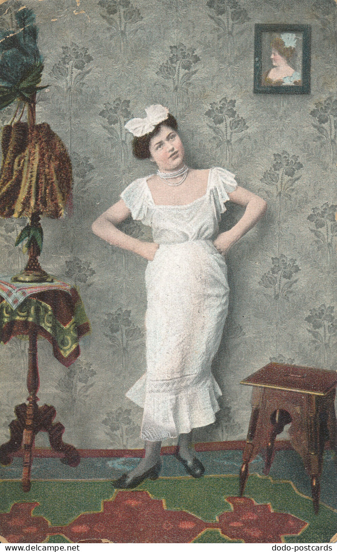 PC46624 Old Postcard. Woman In Long White Dress. Serie 1588. B. Hopkins - Monde