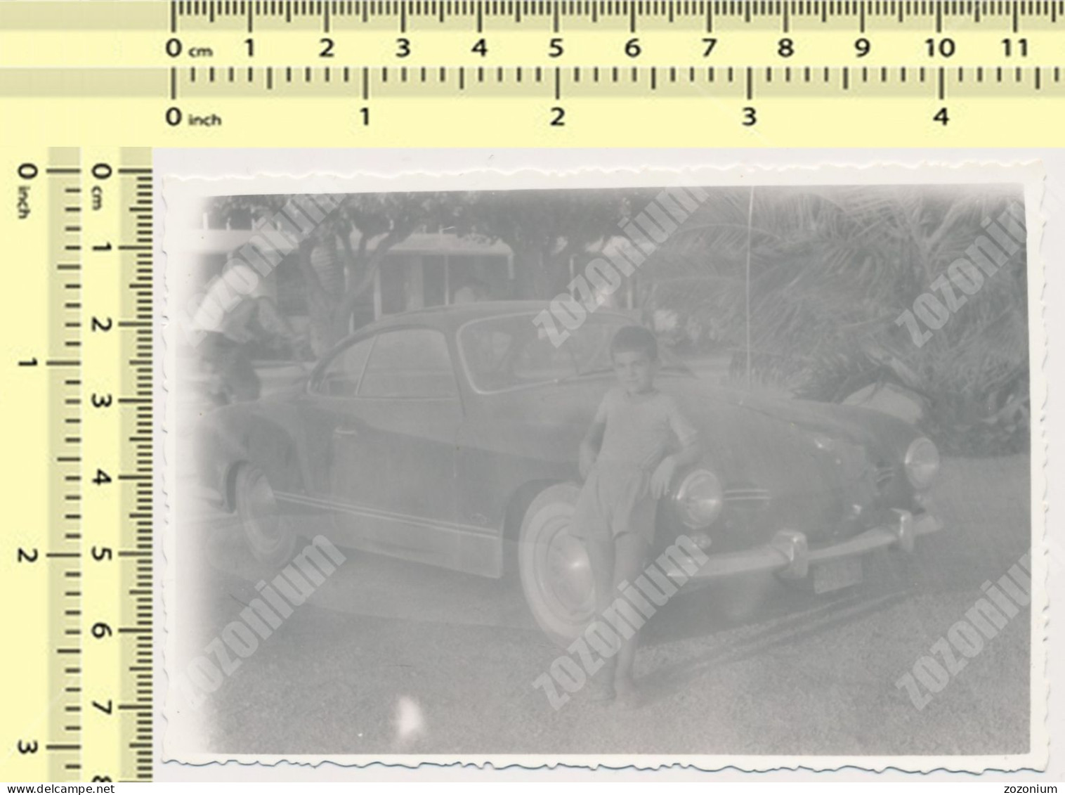 REAL PHOTO Ancienne - 1960 OLD CAR VW Volkswagen Karmann Ghia Coupe Voiture Auto Boy Vintage Original - Auto's