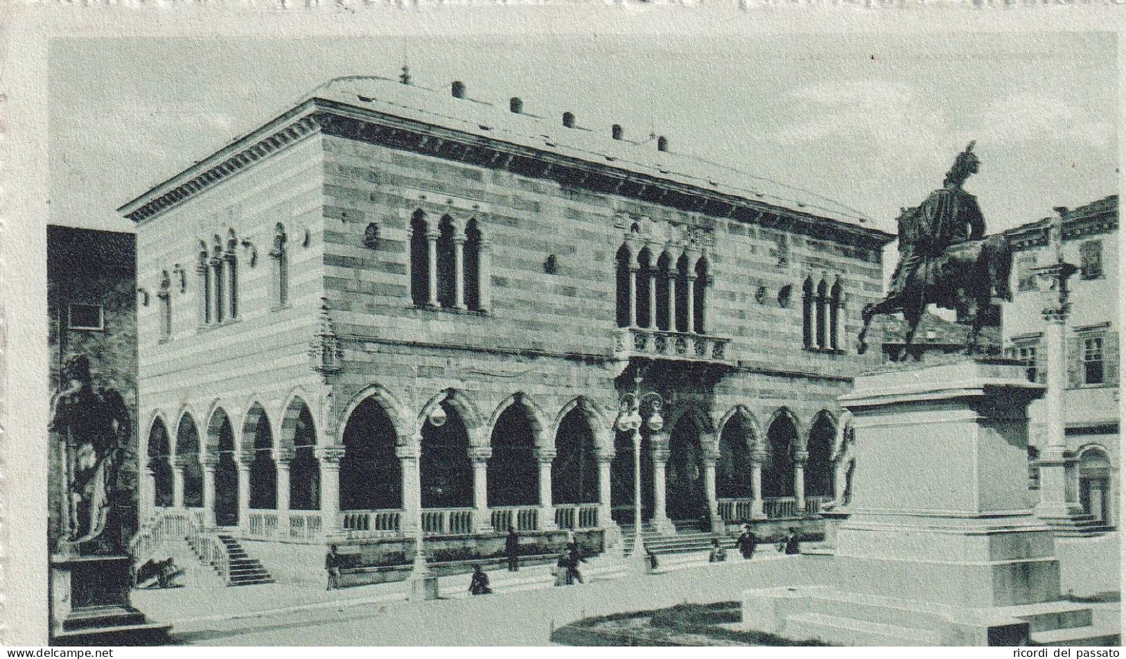 Cartolina Udine - Monumento A Vittorio Emanuele E Palazzo Municipale - Udine