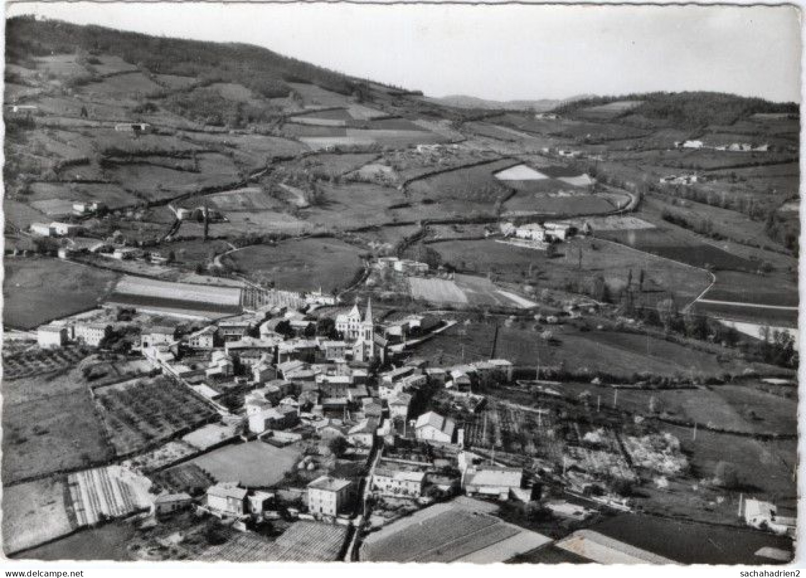 69. Gf. BRULLIOLES. Vue Aérienne, Le Village Et Le Mont Pothu. 71659 - Autres & Non Classés