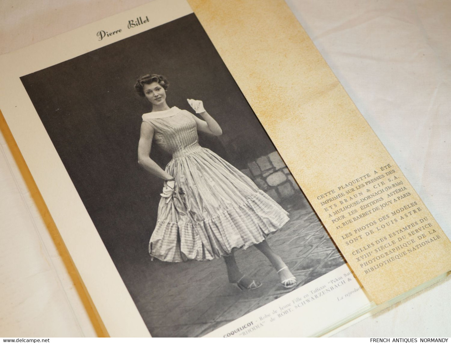 Très Rare Plaquette Mode Défilé Collection Du Couturier PIERRE BILLET PIN-UP GIRLS Saison Printemps été 1956 - Andere & Zonder Classificatie