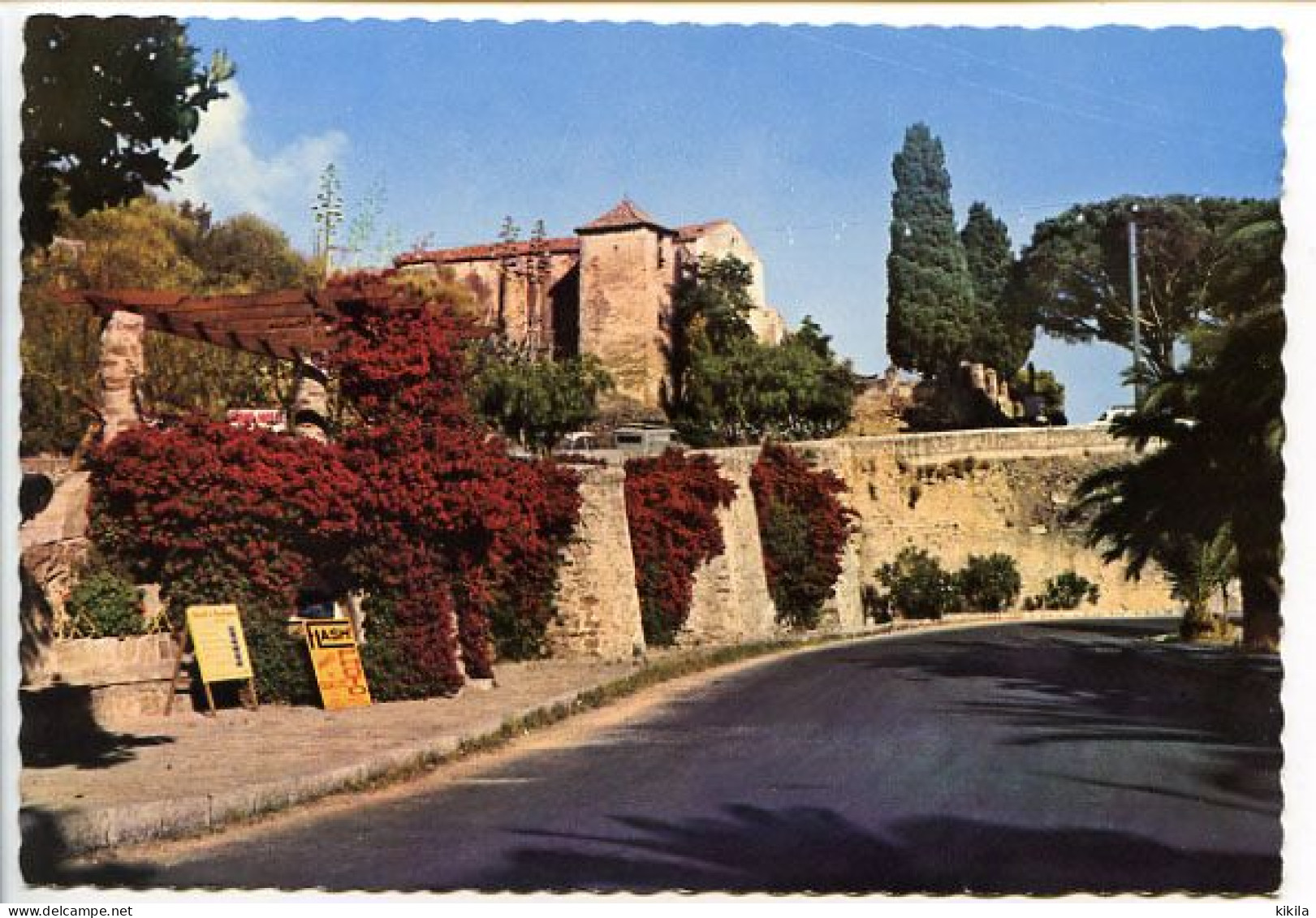 CPSM Dentelée 10.5 X 15 Var  BORMES LES MIMOSAS  La Chapelle Saint François - Bormes-les-Mimosas