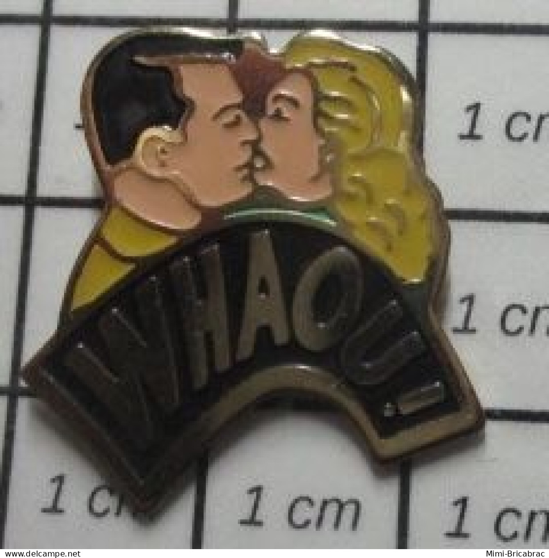 2020  Pin's Pins / Beau Et Rare / AUTRES / COUPLE EN TRAIN DE S'EMBRASSER WHAOU Big Bisou !! - Other & Unclassified