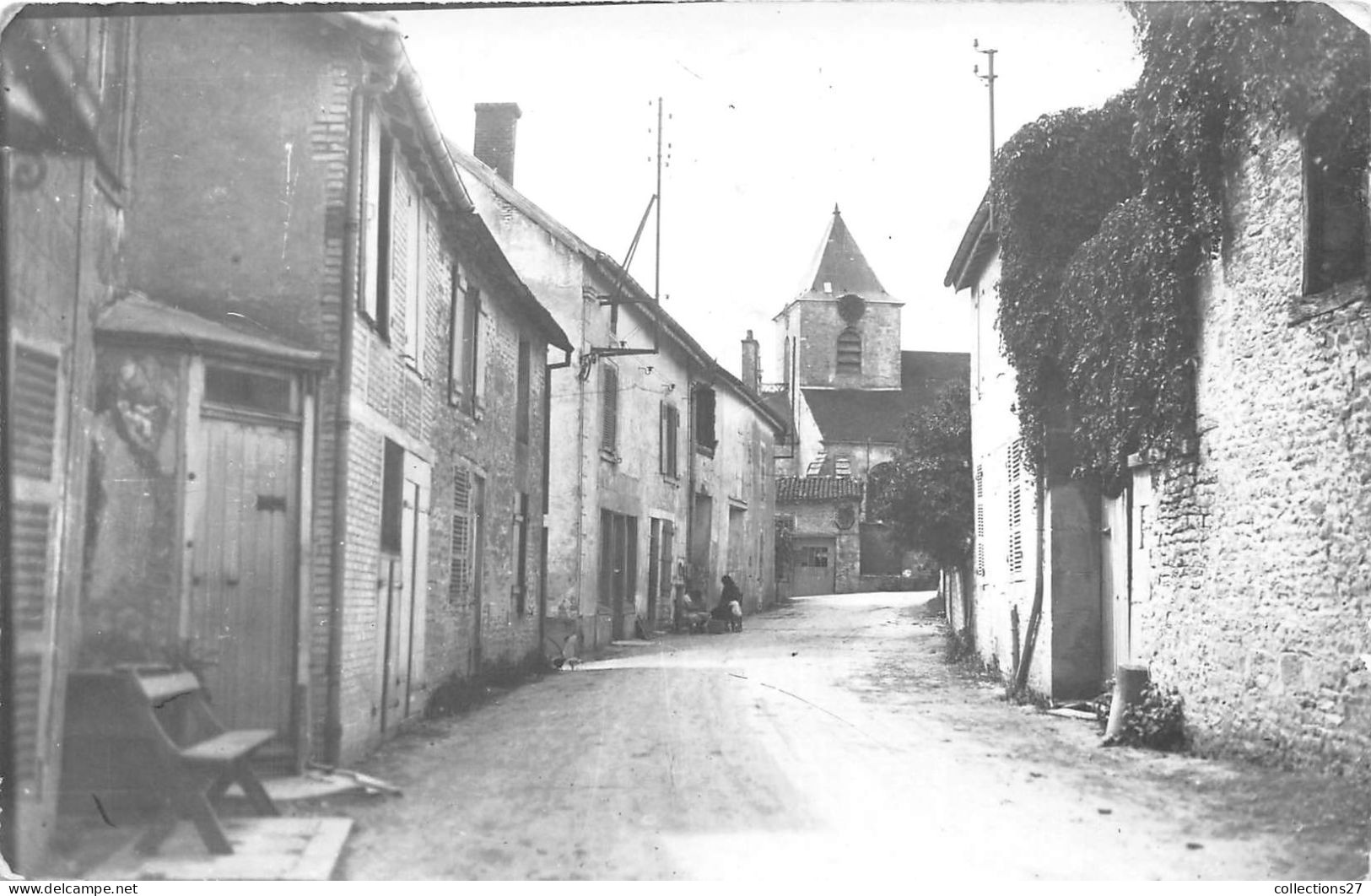 52-COLOMBEY-LES-DEUX-EGLISES- CARTE-PHOTO- UNE RUE - Colombey Les Deux Eglises