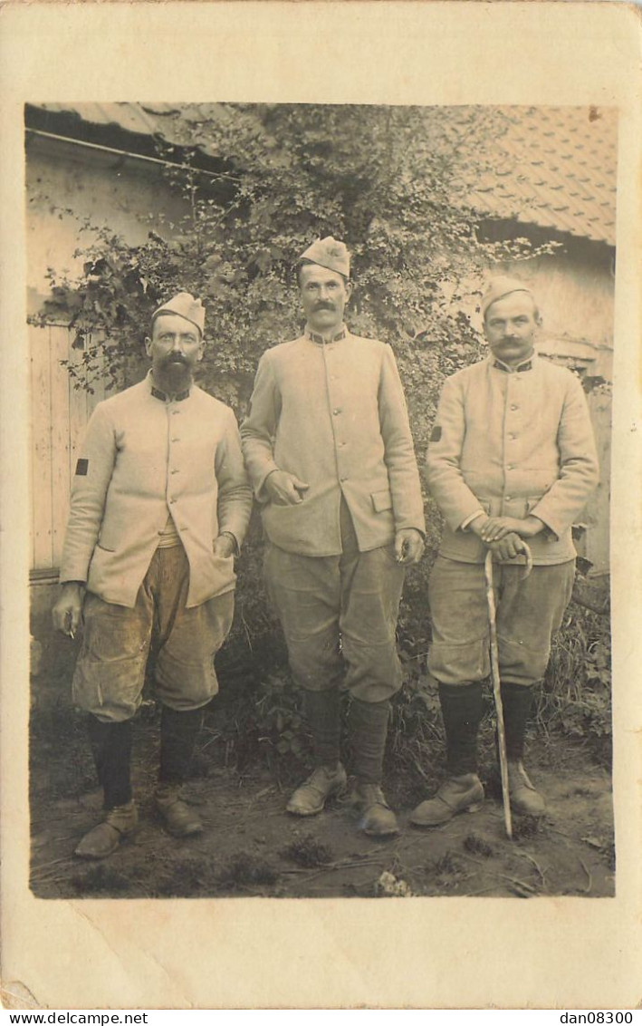 CARTE PHOTO NON IDENTIFIEE SOLDATS LES VIEUX TROUPIERS SUR LE FRONT DE LA SOMME AU BOIS DES ??? 1916 PHOTO GUILLEMINOT - To Identify