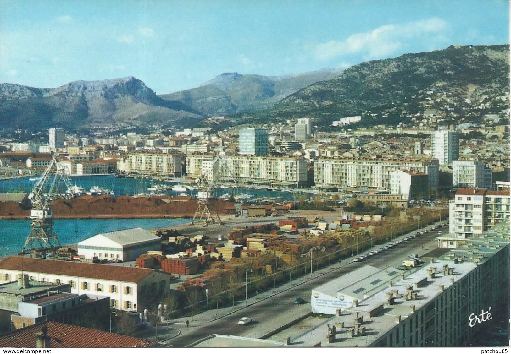 CPM  France Provence Côte D’Azur  83 Var  Toulon   Le Port Et La Ville - Toulon