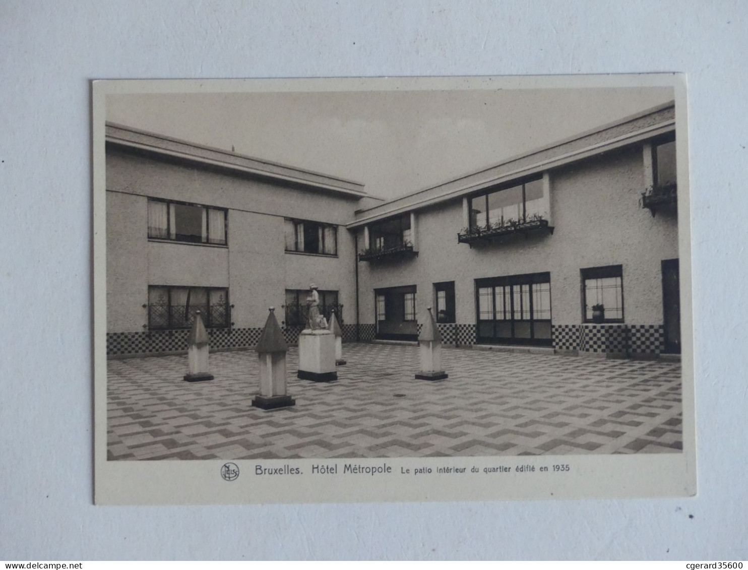 Belgique  : Bruxelles  - Hôtel Métropole - Le Patio Intérieur Du Quartier édifié En 1935 - Bar, Alberghi, Ristoranti