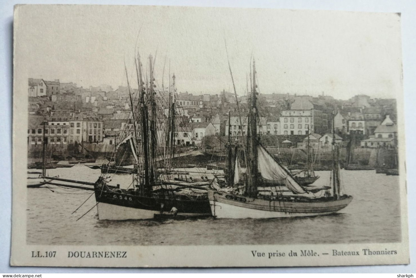 CPA  DOUARNENEZ "Vue Prise Du MOLE ,Bateaux Thonniers" - Douarnenez