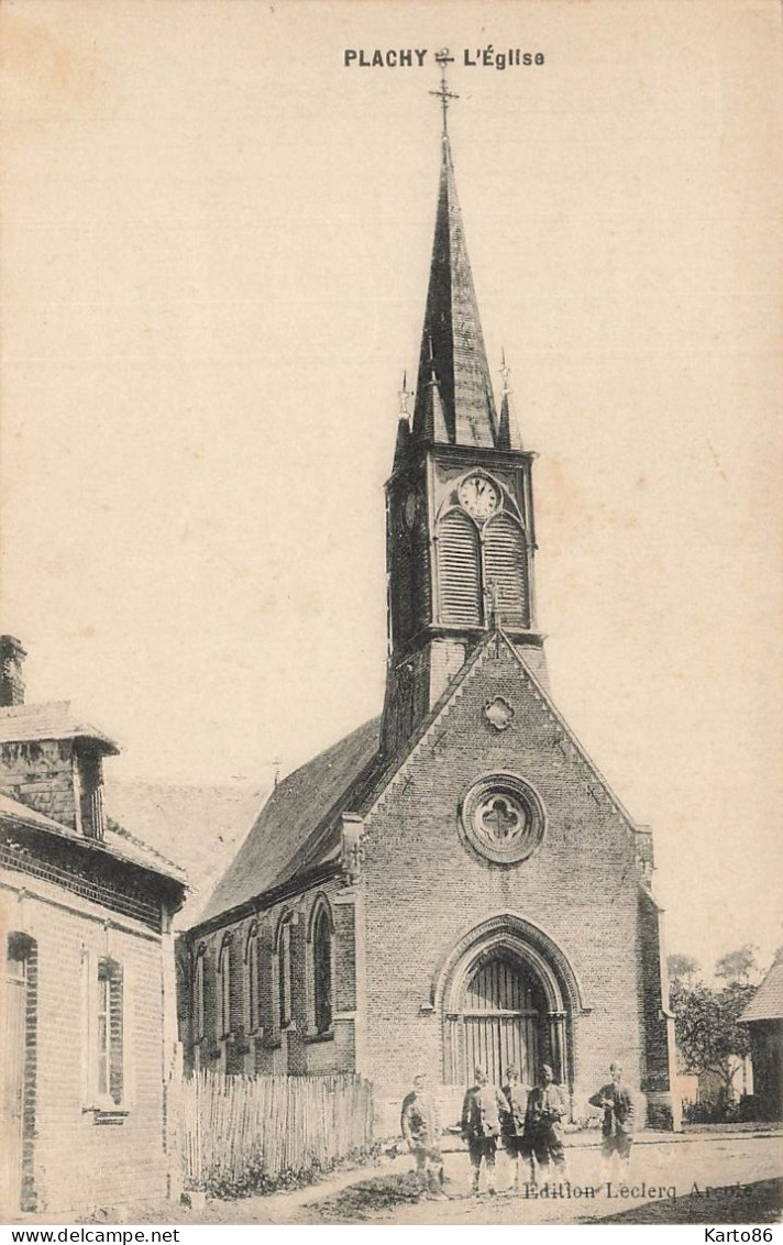 Plachy * La Place De L'église Du Village - Autres & Non Classés