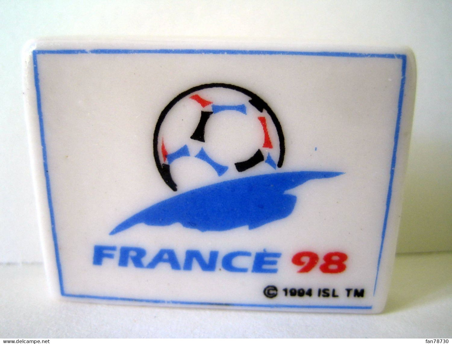 Fève Brillante Plate  - France 98 - Football- Frais Du Site Déduits - Sports