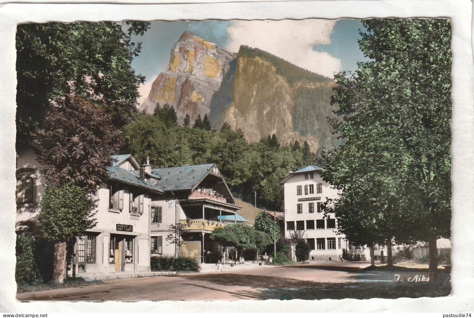 CPSM :  14 X 9  -   SAMOËNS  -  Le  Criou  -  "Les  Sept Monts "   Et  Le  "Glacier " Hôtels. - Samoëns