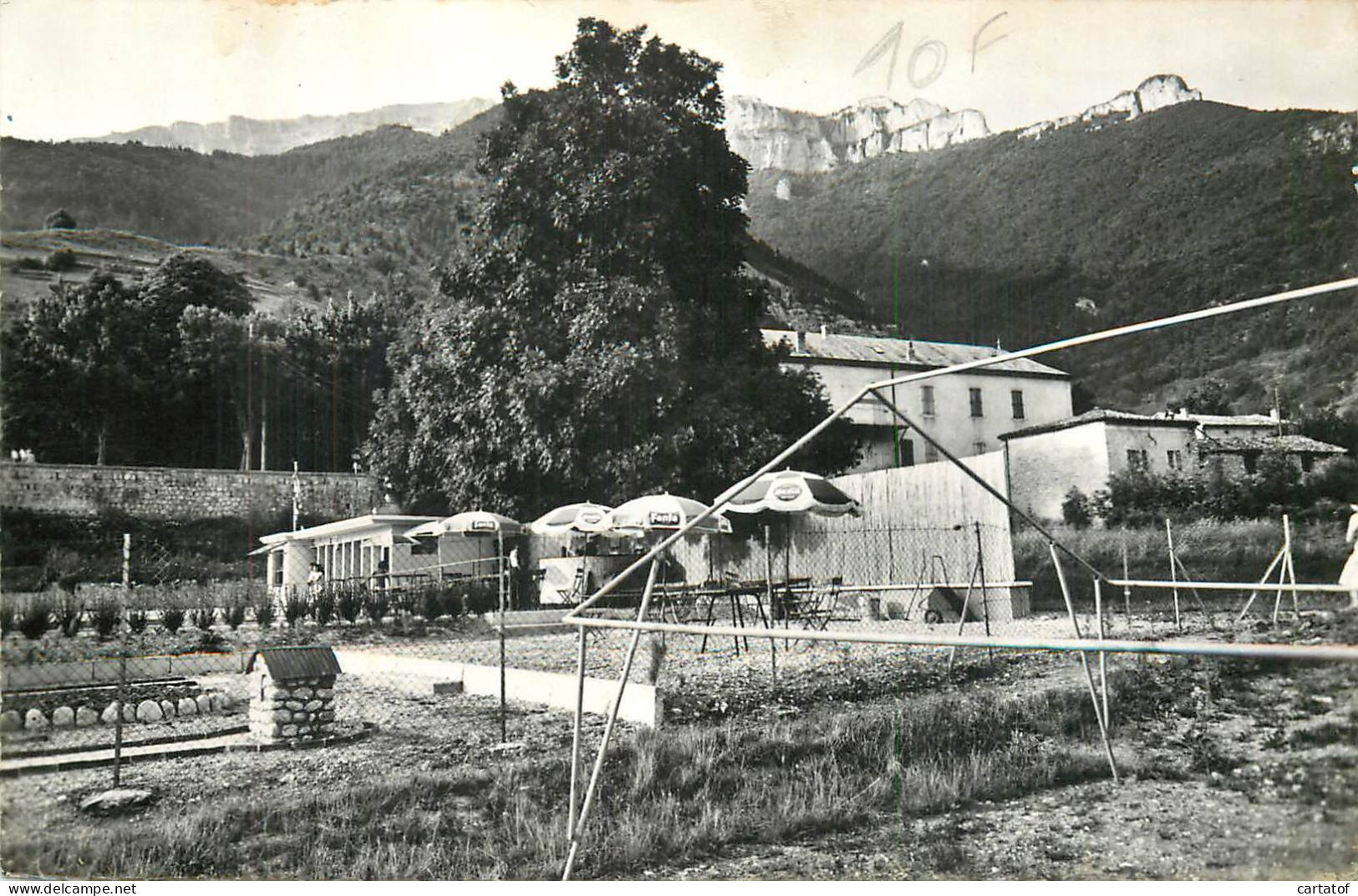 CHATILLON EN DIOIS . Le Tennis Et La Chaine Du Glandasse . - Châtillon-en-Diois