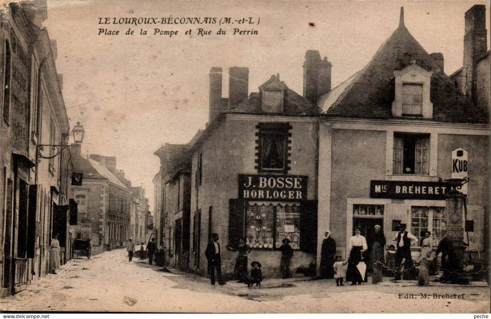 N°8 Z -cpa Le Louroux Béconnais -place De La Pompe Et Rue Du Perrin-  Bosse Horloger- - Le Louroux Beconnais